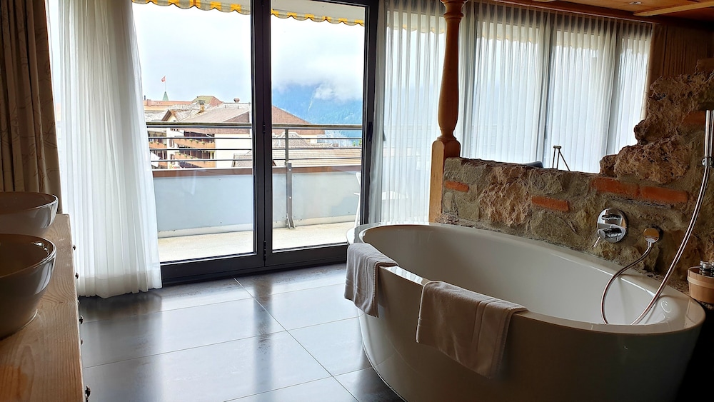 Deluxe Suite, Balcony, Mountain View photo 2