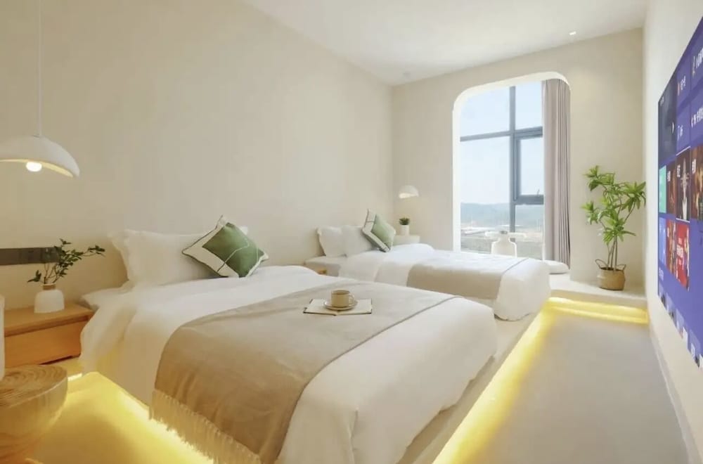 Deluxe Twin Room, City View
