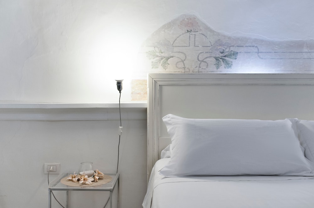 Design Suite, 1 Queen Bed with Sofa bed, Non Smoking, Ensuite photo 3