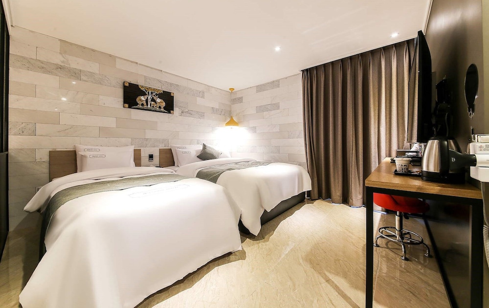 Suite Twin Room - Photo 1