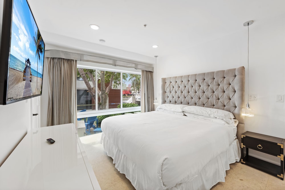 Deluxe Suite, 1 Bedroom, Patio, Bay View