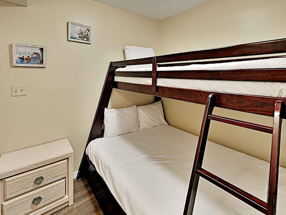 Condo, Multiple Beds, Balcony, Partial Ocean View photo 2