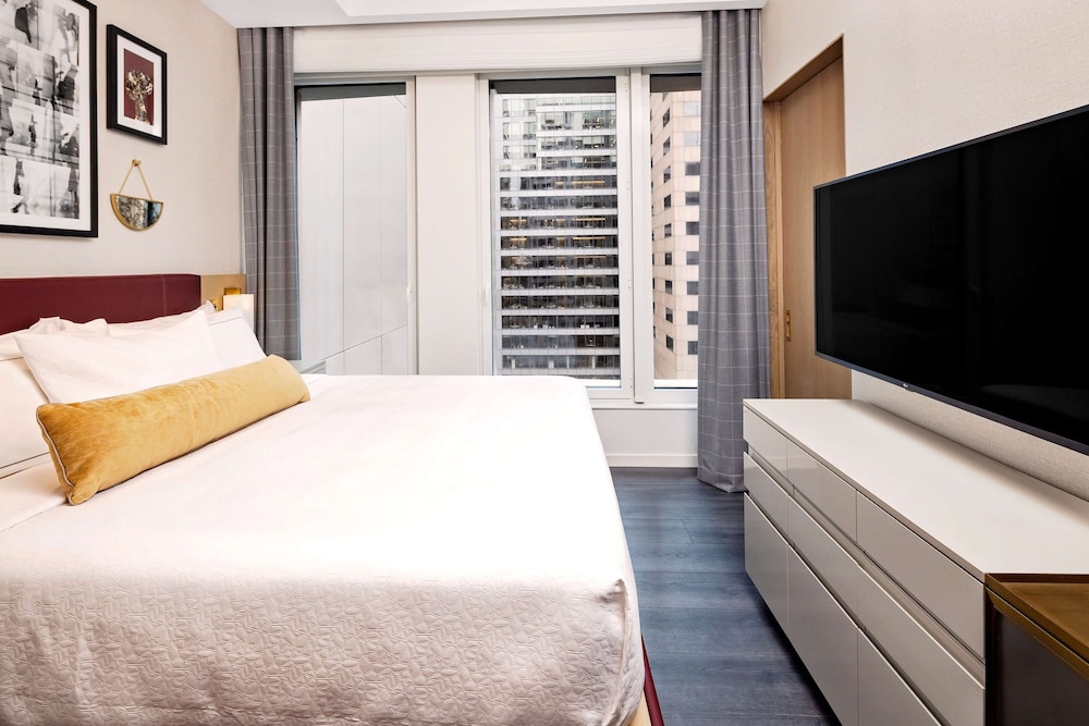 Room, 1 King Bed, Accessible (Hearing)