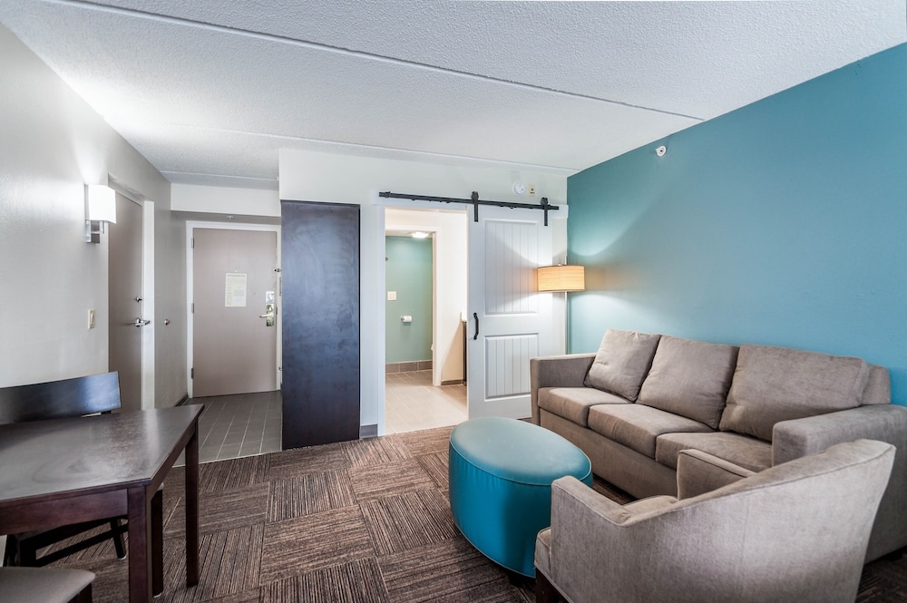 2 Queen Beds, Suite, Nonsmoking, Upgrade - Photo 4