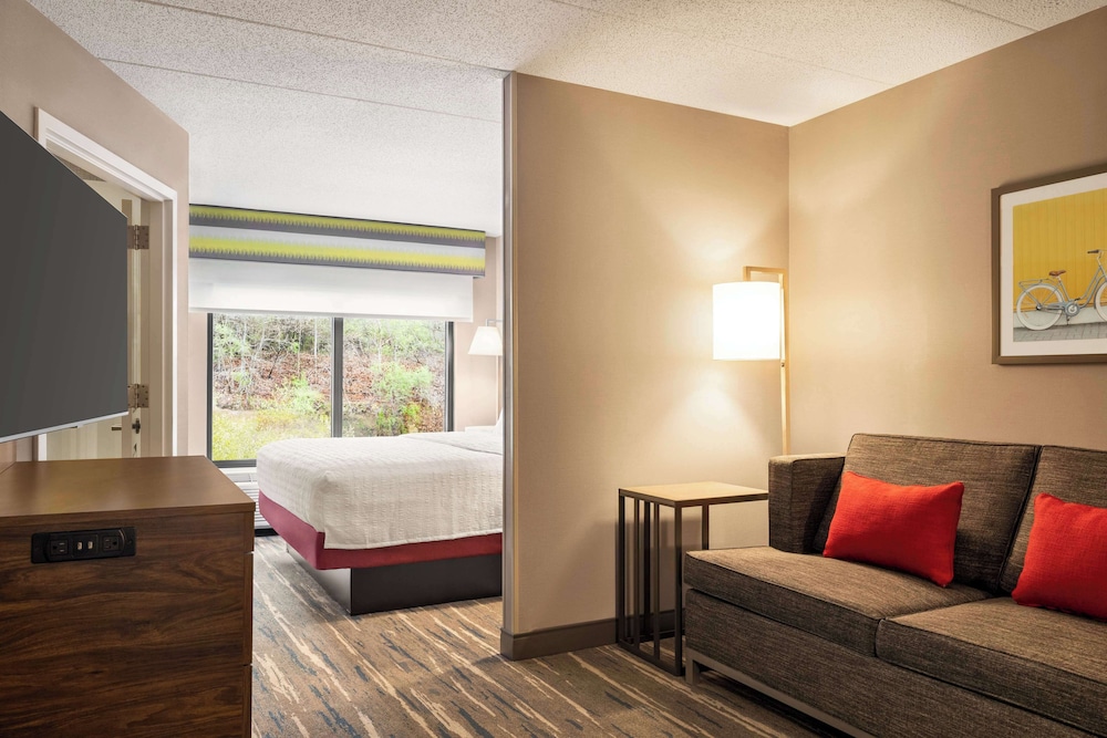 Standard Room, 1 King Bed, Non Smoking - Photo 3