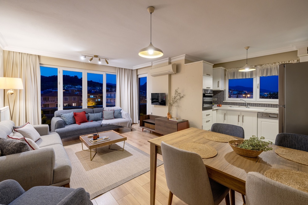 Condo, 2 Bedrooms, City View