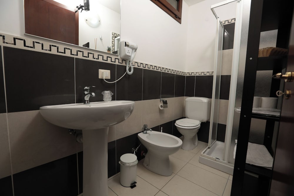 Basic Double or Twin Room ( Fichi) photo 3