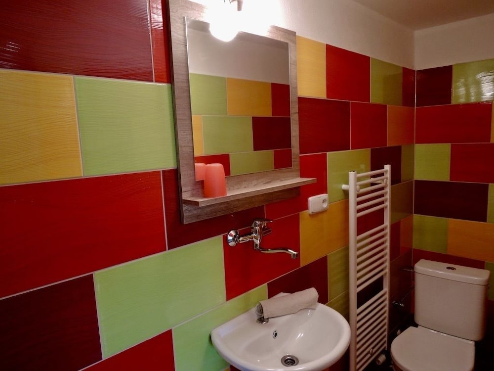 Quadruple Room (Room 5, Private Bathroom) photo 3