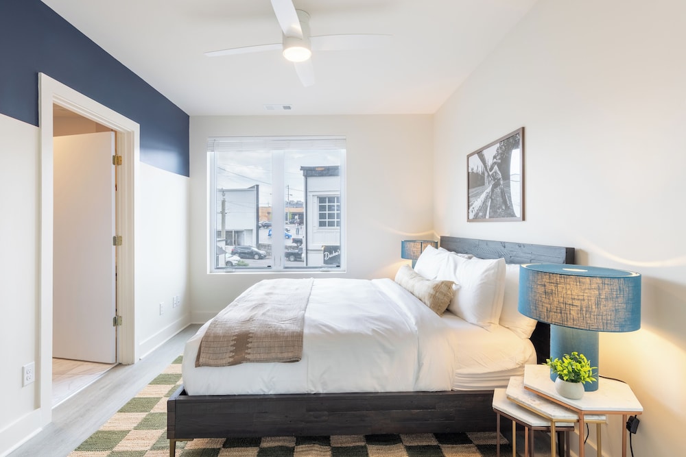 City Apartment, Multiple Bedrooms, Kitchen