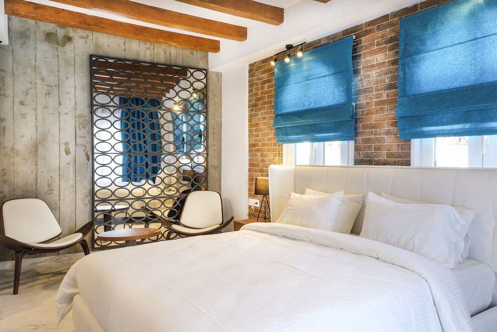 Suite, 2 Bedrooms, Pool View