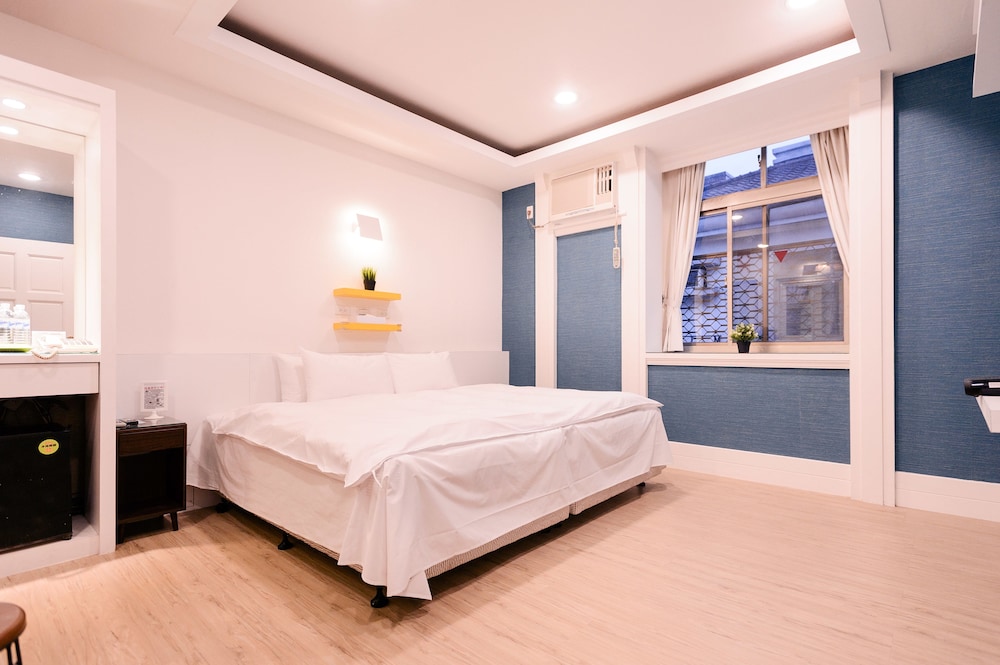 Standard Twin Room, 1 King Bed photo 3
