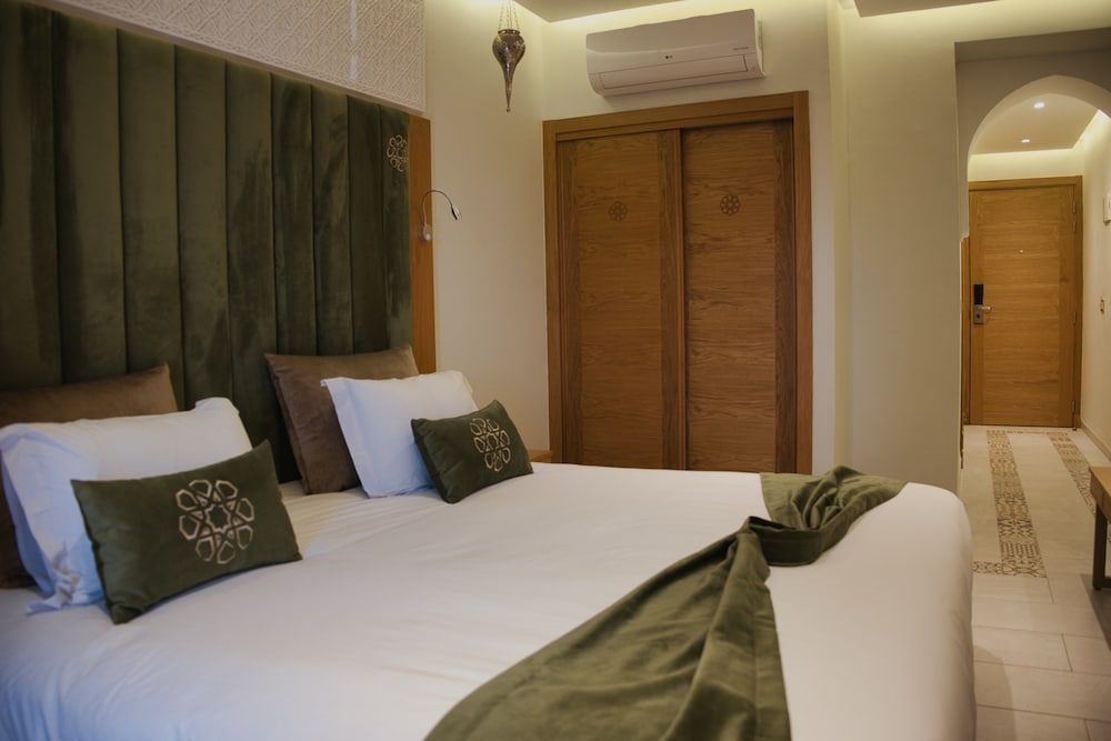Deluxe Double or Twin Room, 1 Bedroom, Courtyard View photo 2