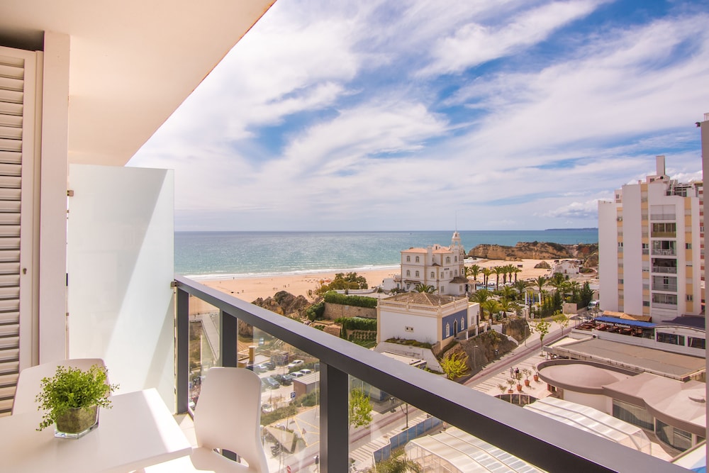 Suite, Partial Sea View (Sunset 2 Adults+ 1 Child) High Floor - Photo 10