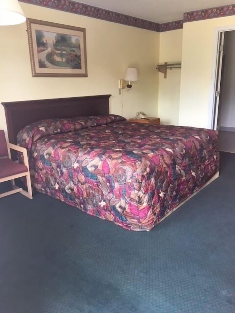 Standard Room, 1 King Bed photo 1