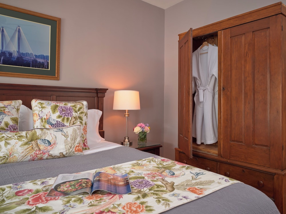 Lenore' Room photo 2