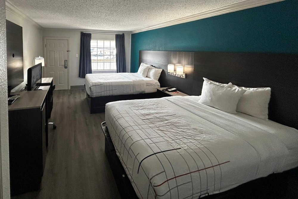Suite, 2 Double Beds, Non Smoking photo 2