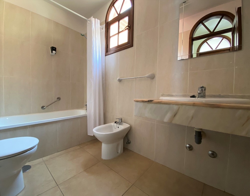 Basic Apartment, 1 Bedroom (2 adults and 1 child) photo 3