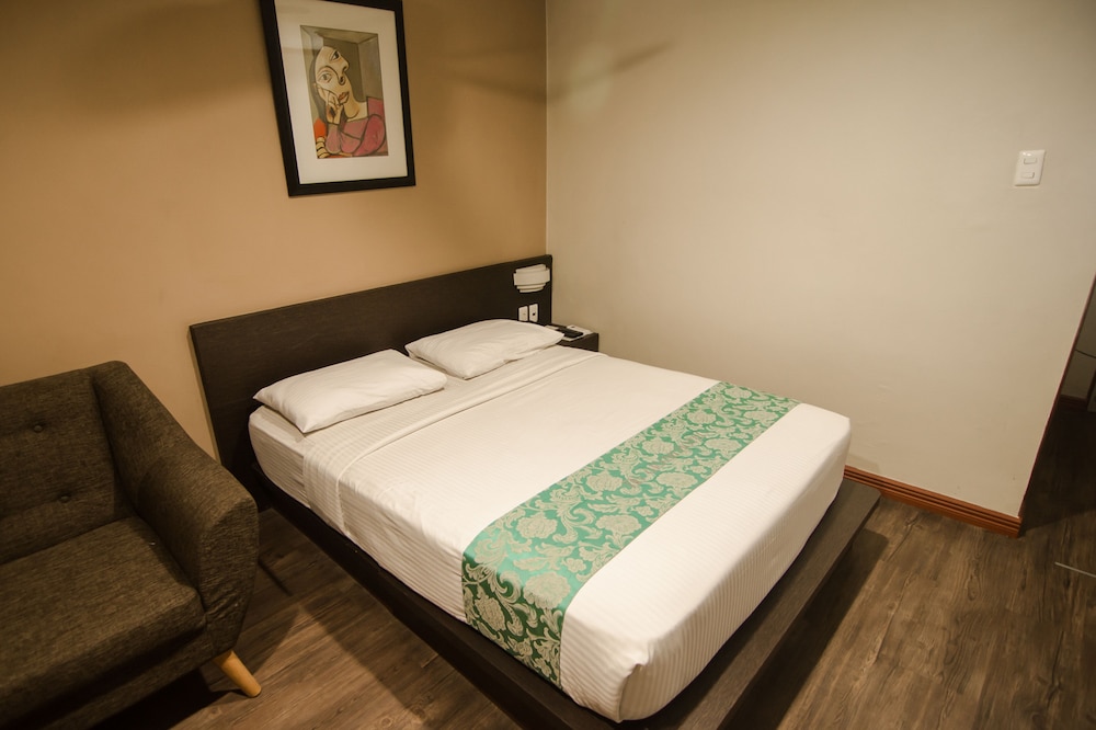 Deluxe Double Room, 1 Queen Bed, Non Smoking - Photo 7