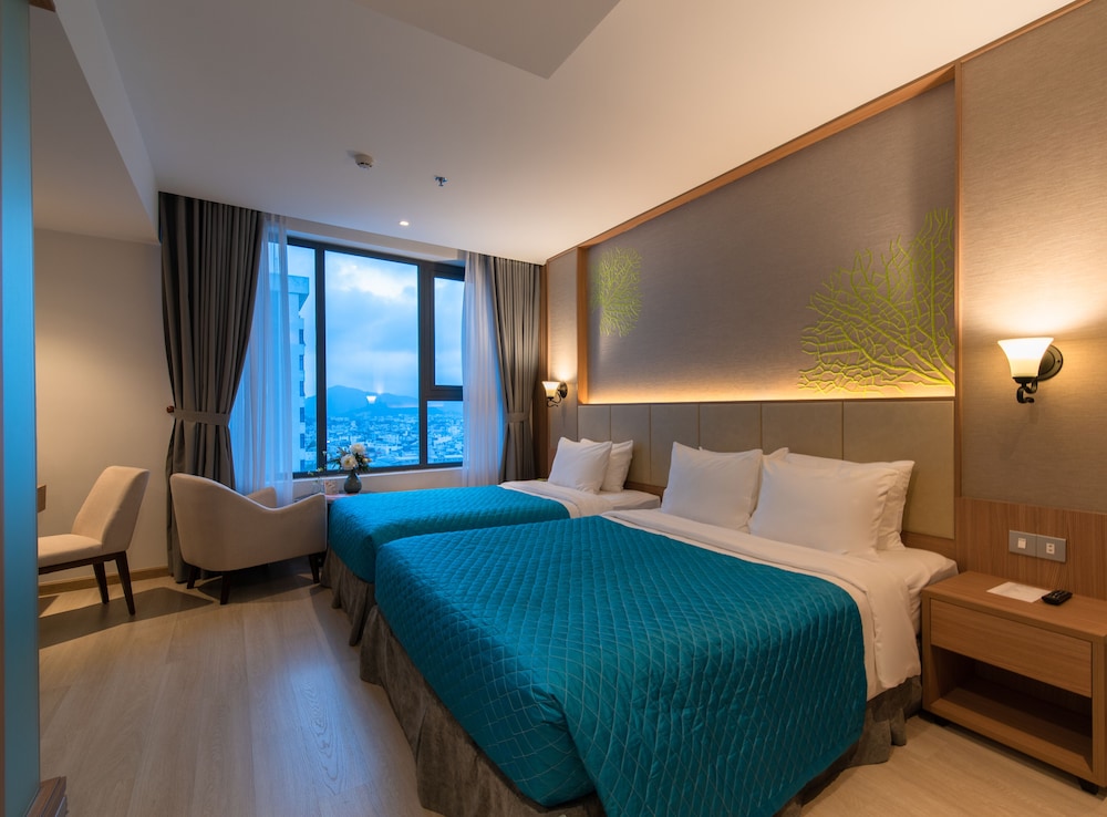 Superior Triple Room, City View - Photo 1