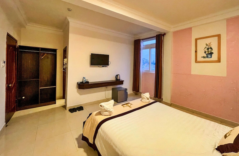 Superior Double Room, 1 Queen Bed, Non Smoking, City View