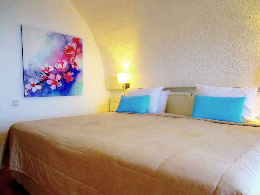 Single Room, Sea View