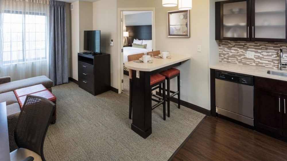 Suite, 1 Bedroom, Kitchen - Photo 1