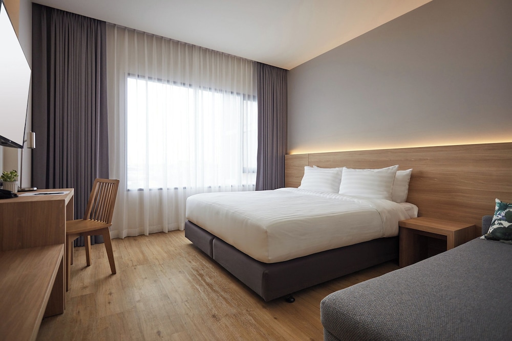 Superior Room, 1 King Bed - Photo 1