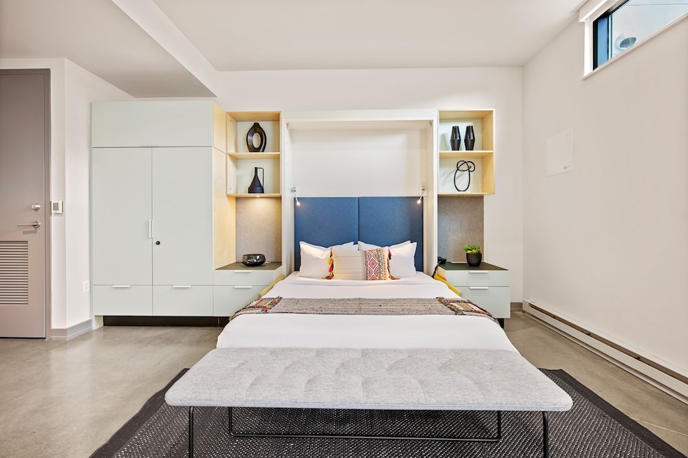 Studio, 1 Queen Bed, Mobility Accessible (Apartment) - Photo 2