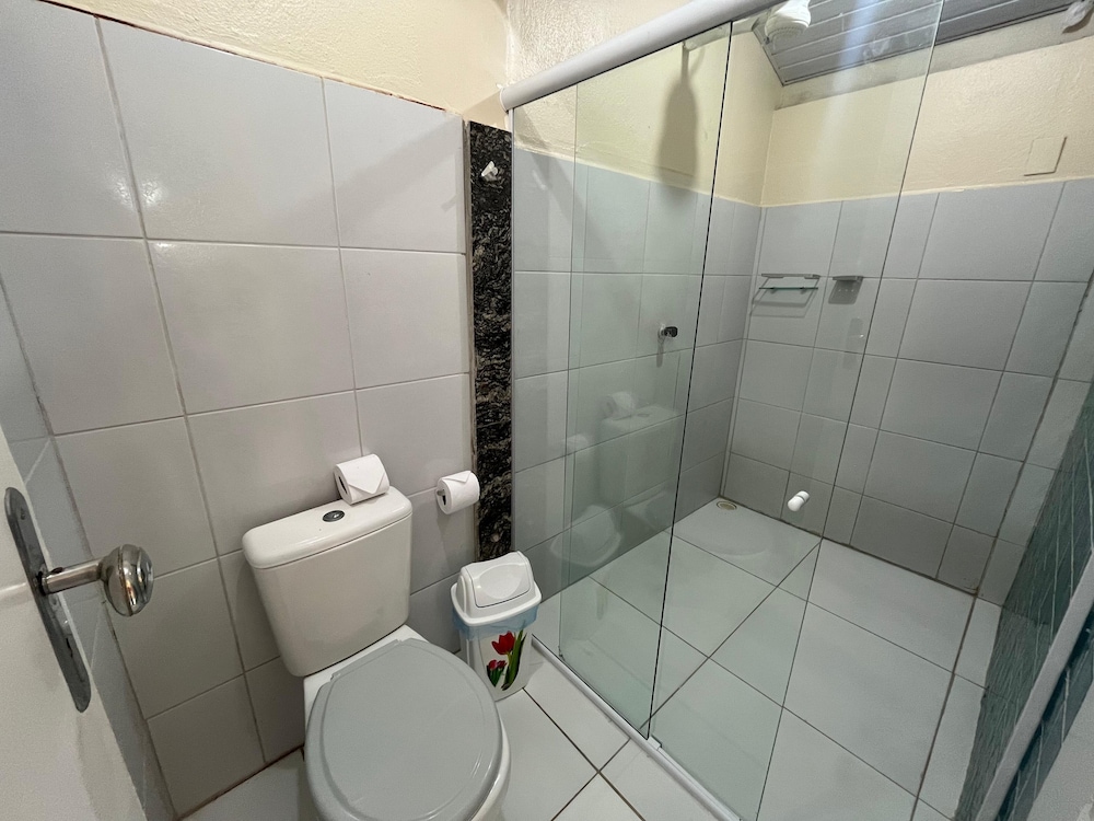 Family Room, Multiple Beds, Private Bathroom, Ground Floor photo 3