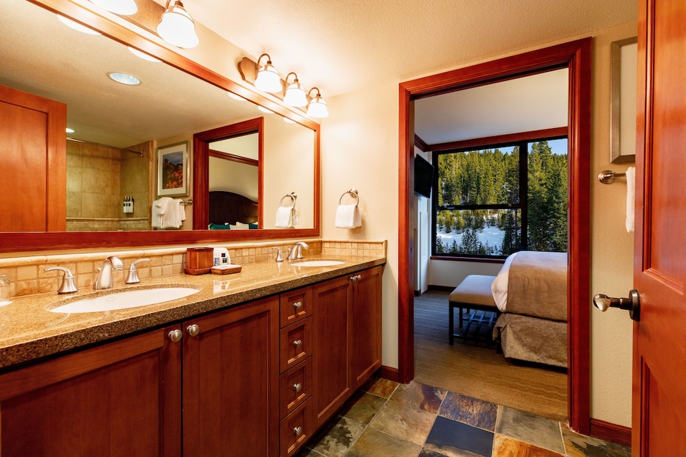 Deluxe Suite, Fireplace (Forest View) - Photo 5