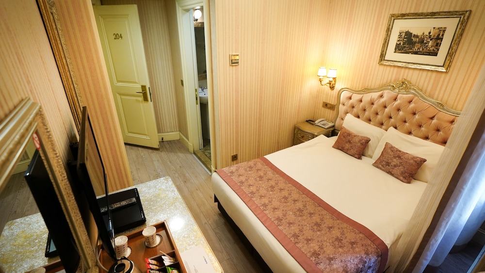 Standard Double Room, City View photo 3