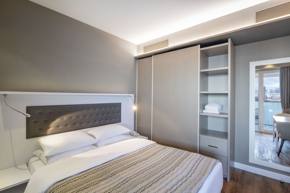 One Bedroom Suite - Photo 1
