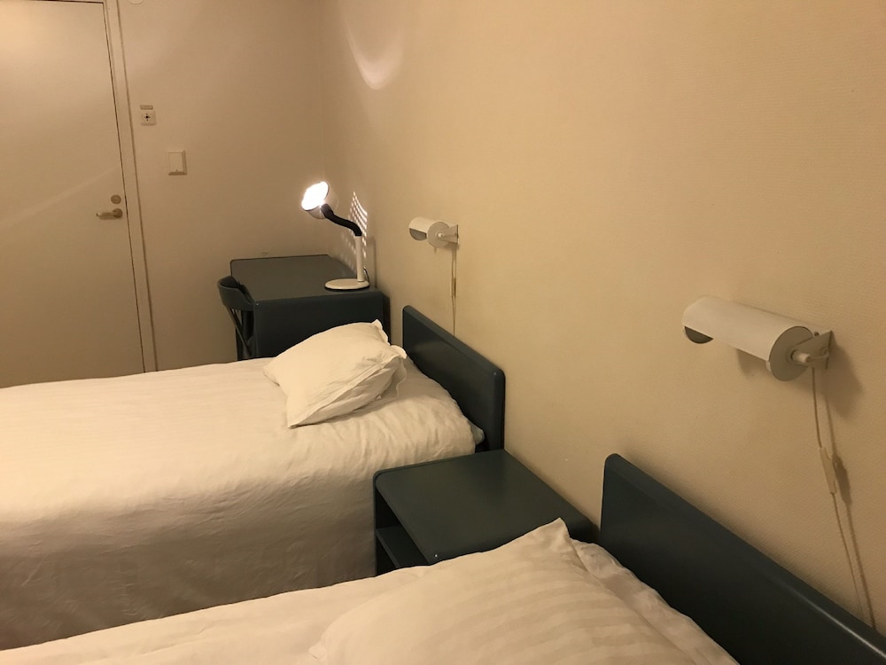 Basic Twin Room photo 3