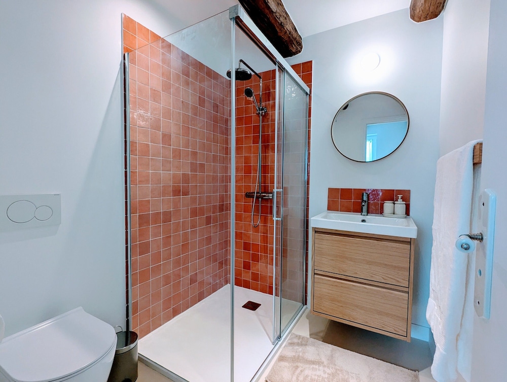 Executive Studio, Ensuite photo 3