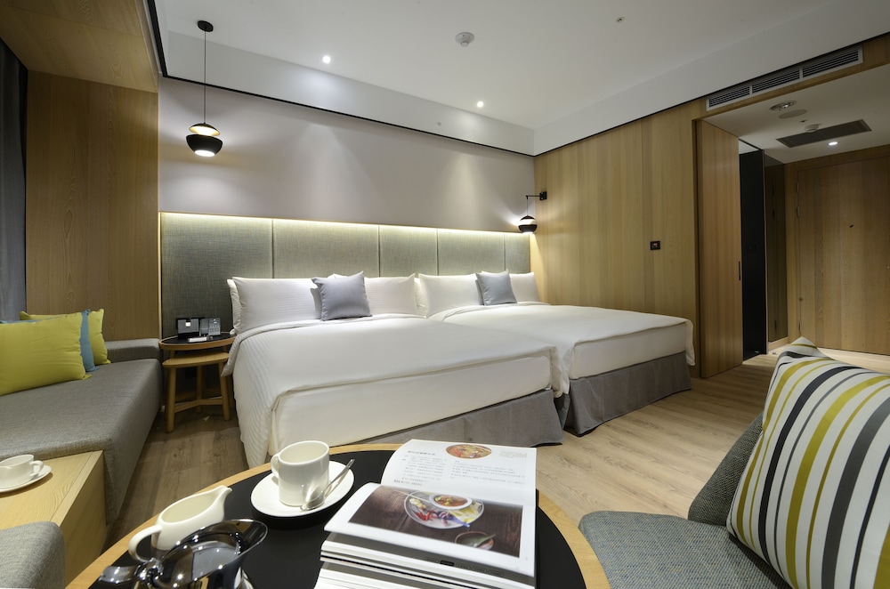 Superior Quadruple Room with museum view