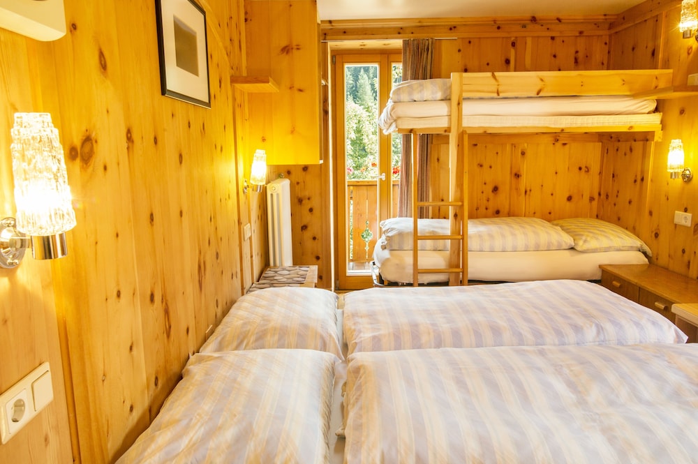 Panoramic Quadruple Room, Balcony, Mountain View