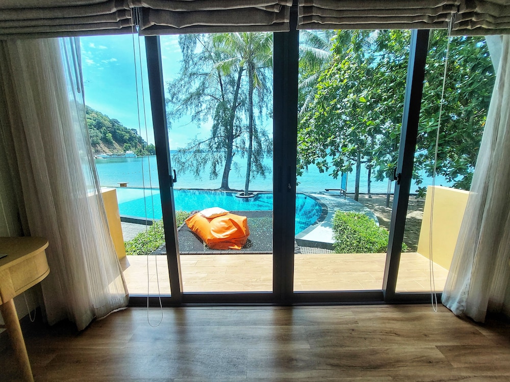 Villa, Beachfront - Photo 6