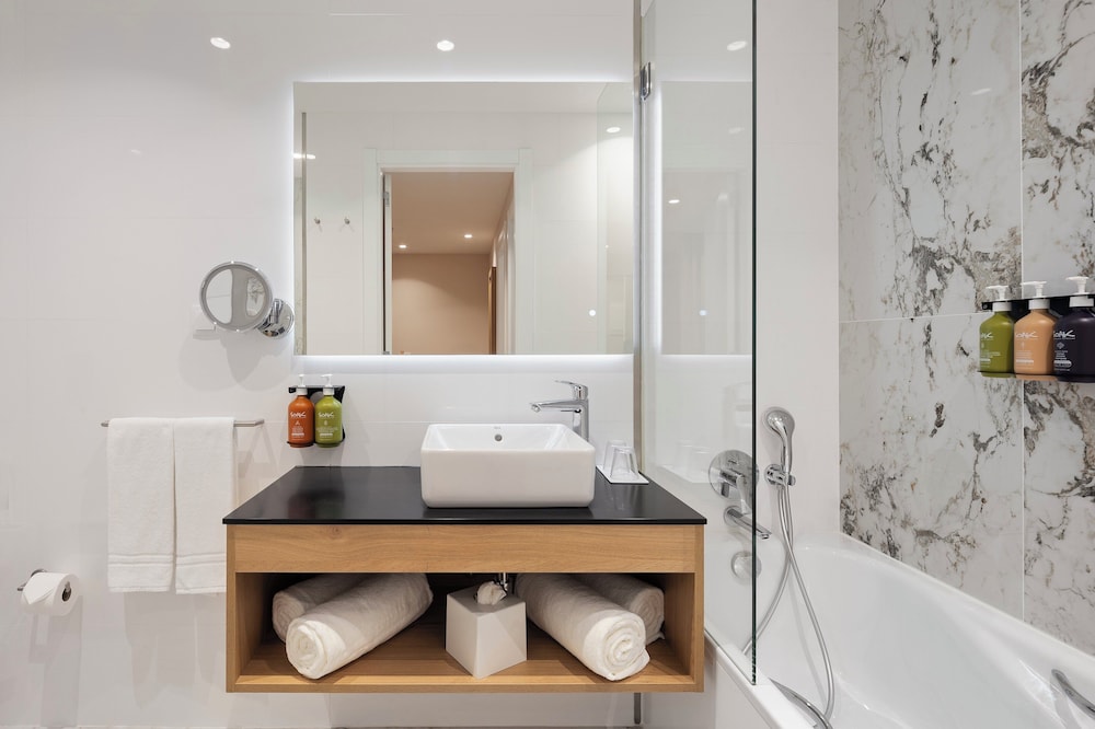 Suite, 1 Bedroom, Pool View - Photo 5