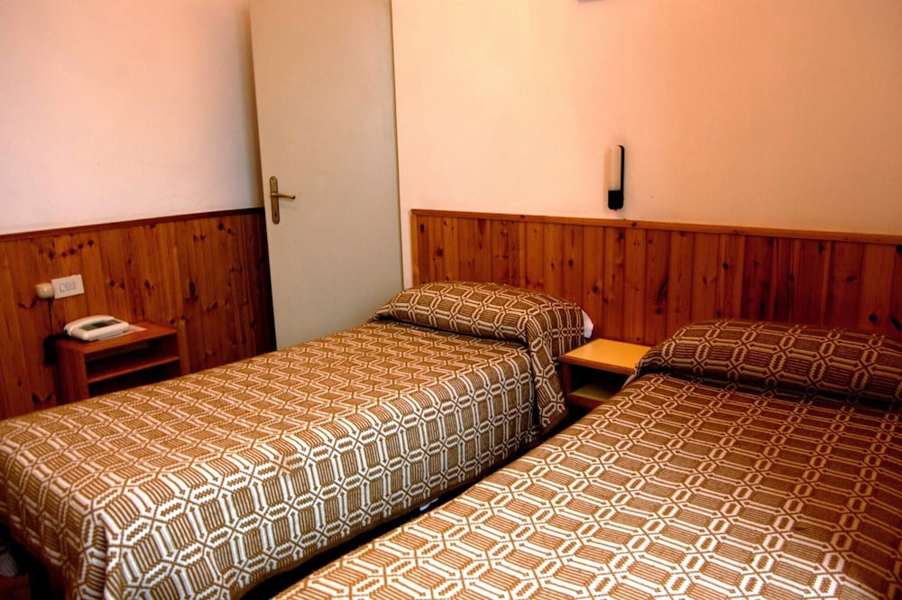 Double Room - Photo 6