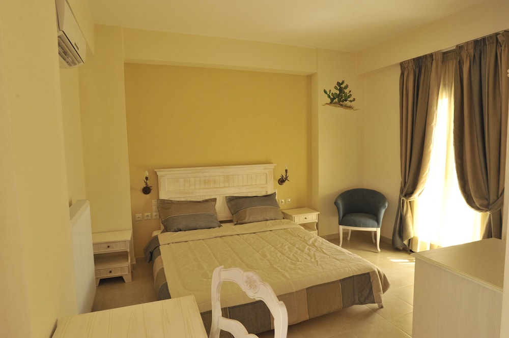 Standard Double Room photo 3