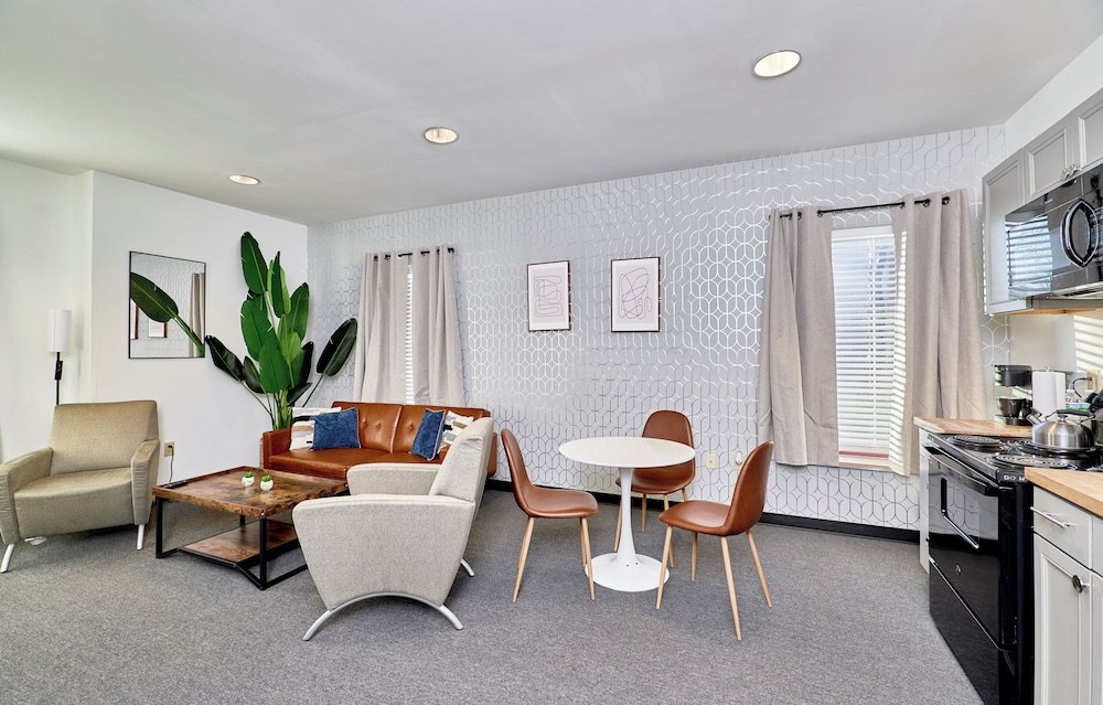 Executive Suite, Multiple Beds, Non Smoking, Private Bathroom