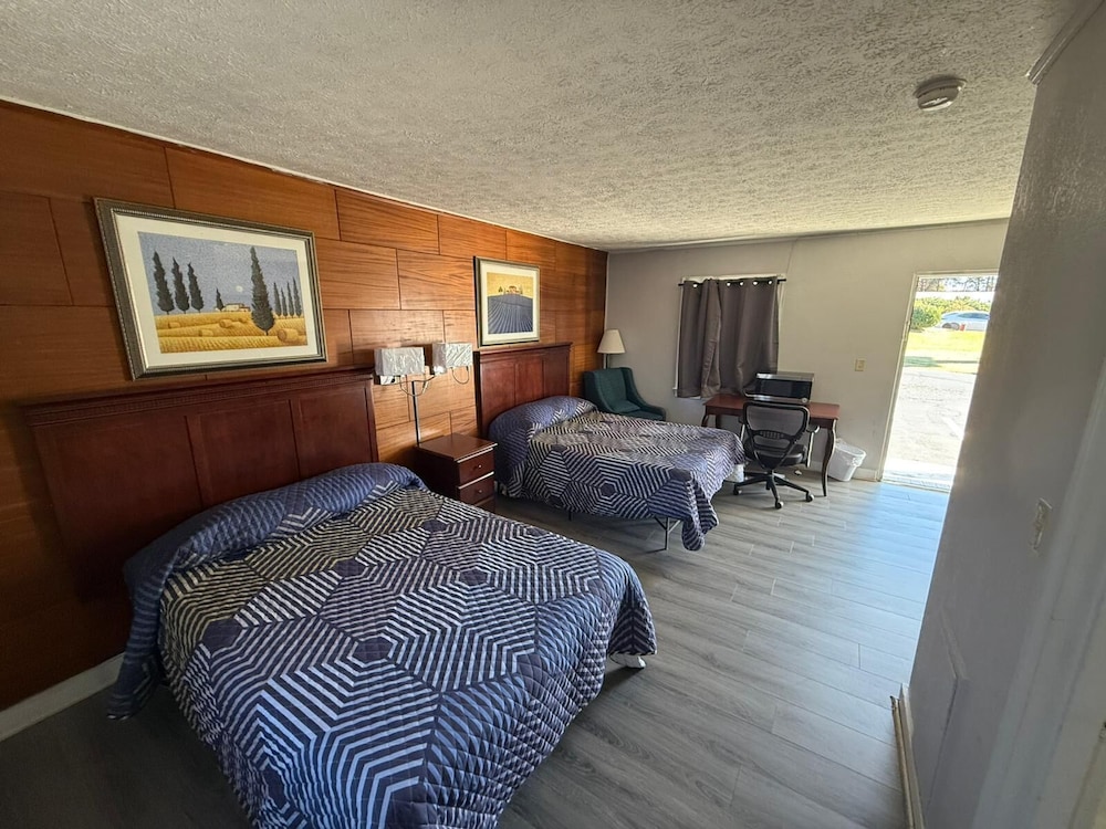 Room, 2 Double Beds, Smoking - Photo 3