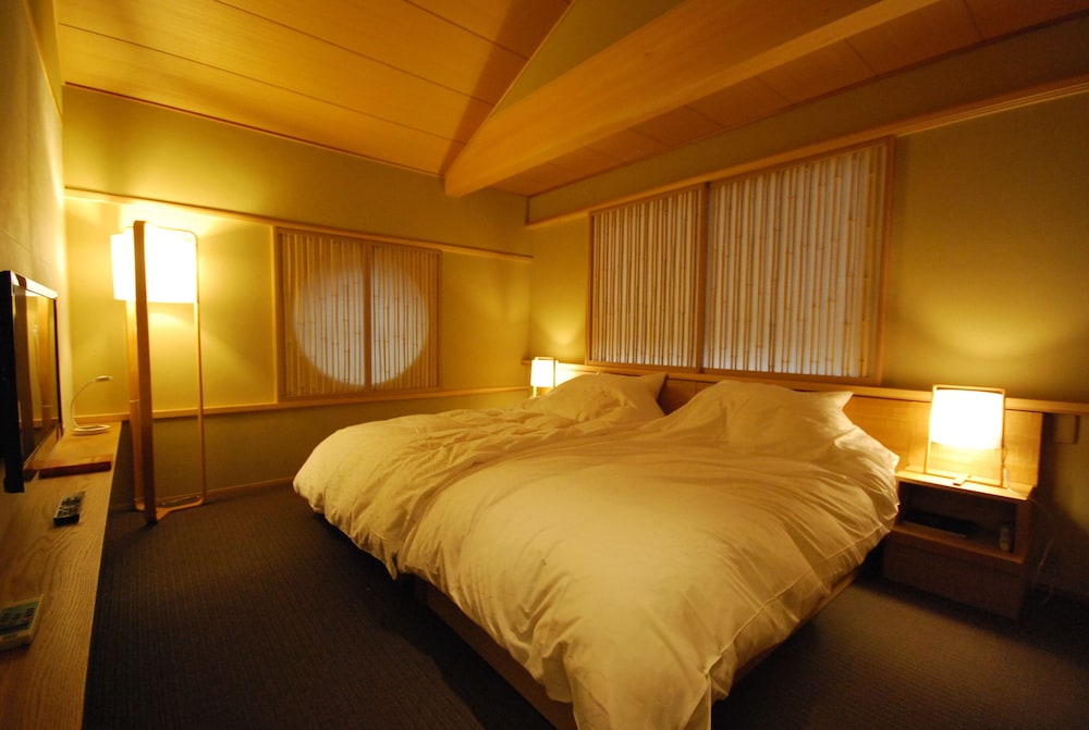 Twin Room With Four Semidouble Beds photo 1
