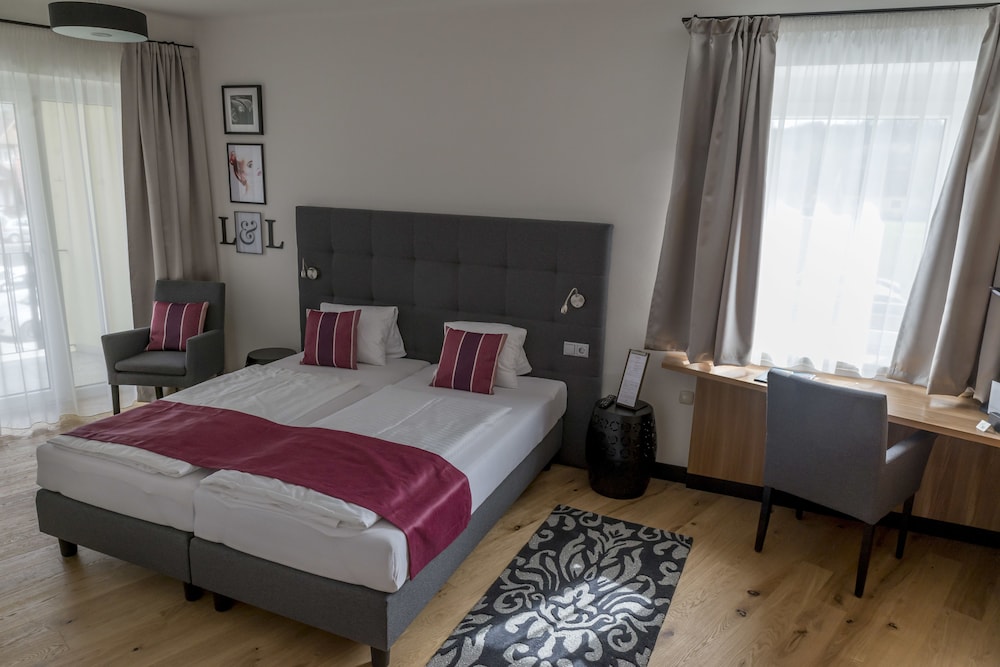 Economy Double Room photo 2