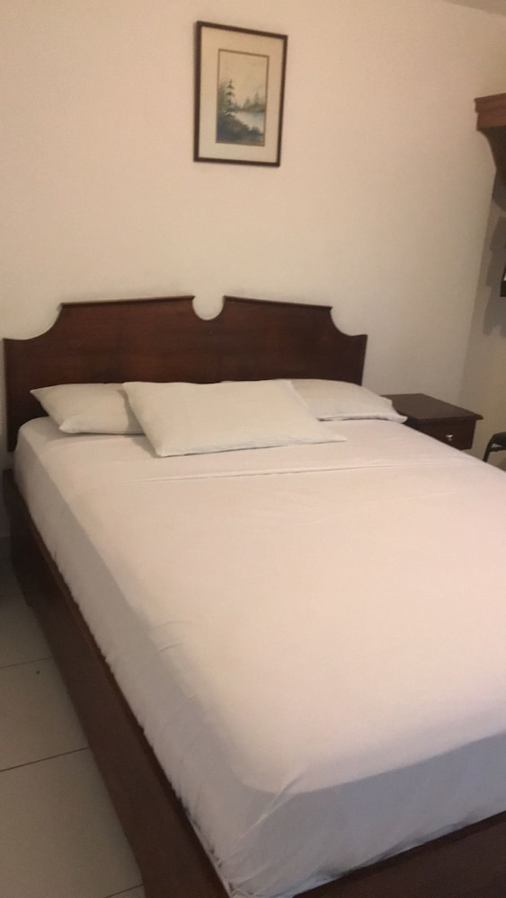 Single Room, 1 Queen Bed photo 3