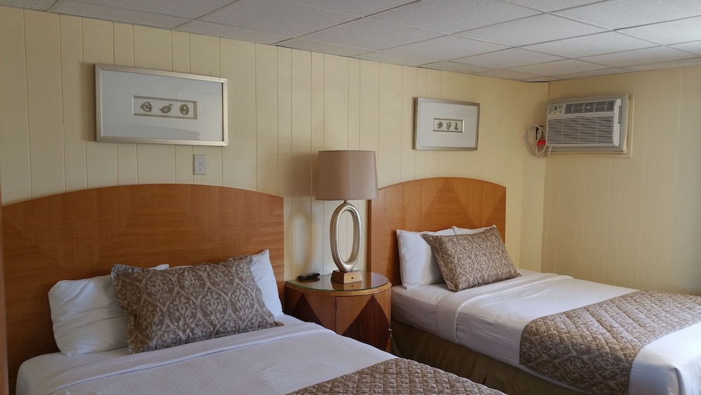 Room, 2 Queen Beds, Kitchenette photo 1