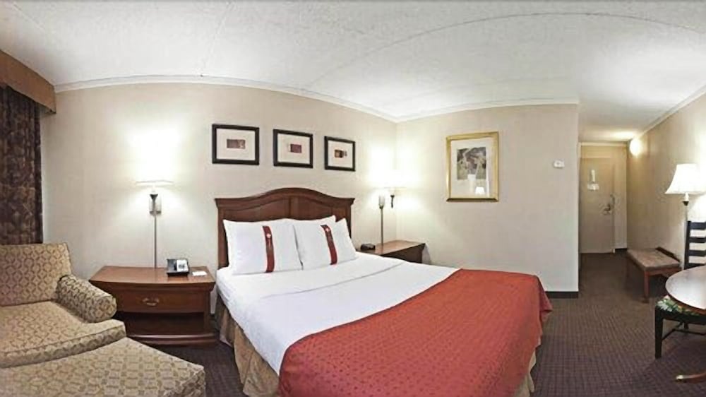 Room, 1 Queen Bed, Non Smoking - Photo 4