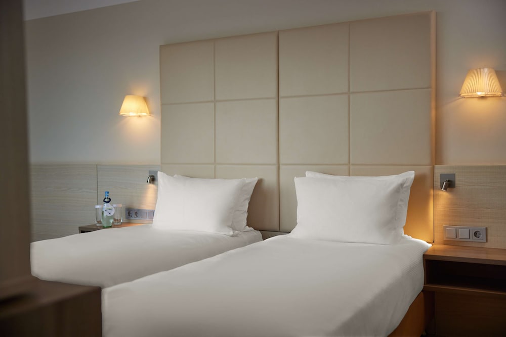 Junior Suite, 1 King Bed, Balcony photo 3