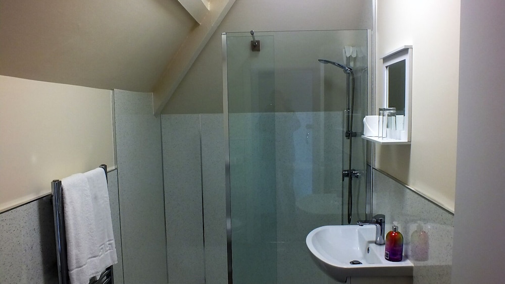 Triple Room, Ensuite photo 3