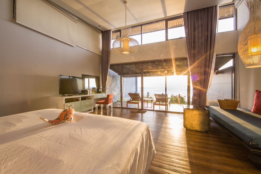 The Privilege Suite with Spectacular Sea View - Photo 1